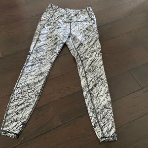 Black and White Marble Leggings